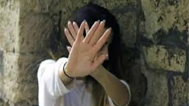عُثر على جثتها عارية ومحلوقة الشعر.. القصة الكاملة لـ فتاة الاسطبل المهجور