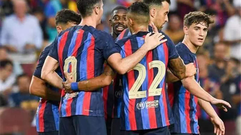 بوسكتس يشارك وبالدي ظهير أيمن.. تشكيل برشلونة لمواجهة فالنسيا