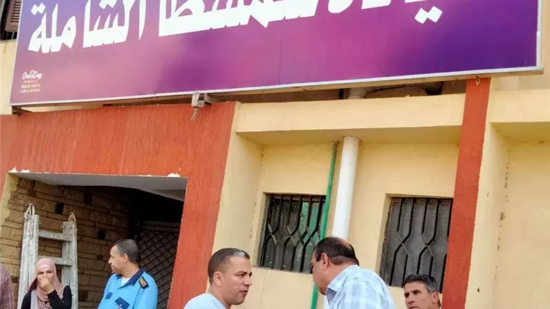 رئيس مدينة سمسطا يشرف على أعمال رفع الإشغالات بالشوارع ويلتقي عددا من المواطنين