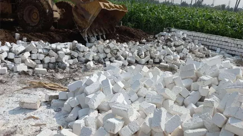 رفع 125 طن قمامة وإزالة مخالفات البناء في المهد ببني سويف