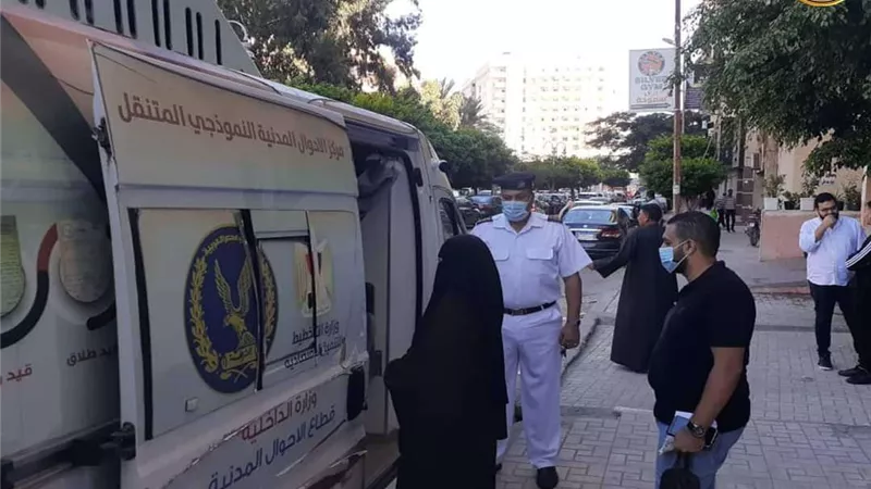 قوافل الأحوال المدنية تستخرج 6 آلاف بطاقة للمواطنين فى 10محافظات