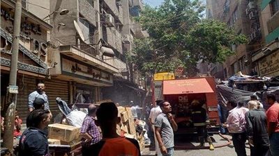 الدفع بـ3 عربات مطافئ وعربتان إسعاف للسيطرة على حريق التوفيفية.. (فيديو وصور)