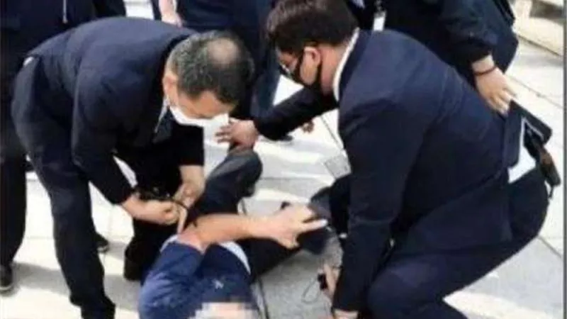 المحكمة ترفض اعتقال ضارب الرئيس الكوري الجنوبي بالحذاء