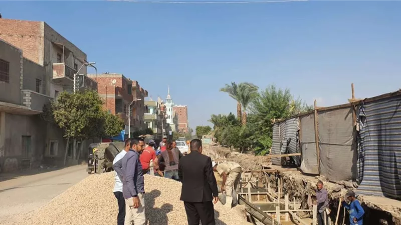 رئيس مدينة الفشن يتفقد مشروعات الخطة ويتابع أعمال النظافة