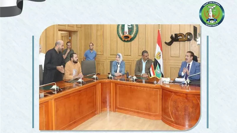 عقب جولته الميدانية بأشمون.. محافظ المنوفية يلتقي أهالي قرية النعناعية لبحث مطالبهم