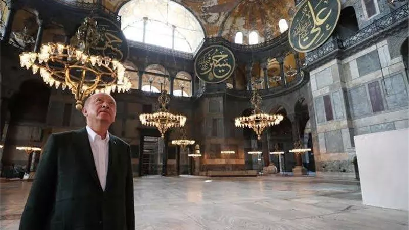 أردوغان بداخل آيا صوفيا قبل الصلاة فيه الجمعة القادمة