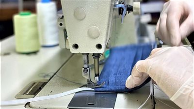 الصين تحقق مليارات الدولارات من تصدير الكمامات والملابس الوقائية