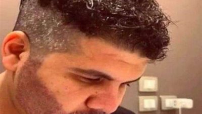 عمر كمال يوضح سبب زراعته ذقنا