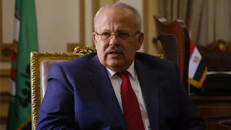 رئيس جامعة القاهرة يشيد ببطولات القوات المسلحة في إحباط الهجوم الإرهابي ببئر العبد