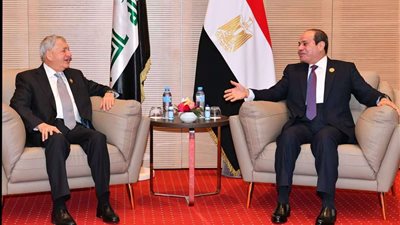 الرئيس السيسي يلتقي نظيره العراقي ويعرب عن اعتزازه بعمق العلاقات بين البلدين
