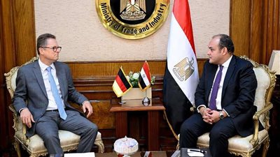 سمير: دعوة شركات السيارات الألمانية للاستثمار بمجال السيارات الصديقة للبيئة