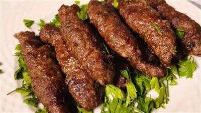 طريقة عمل الكفتة المشوية في المنزل.. سهلة وبسيطة