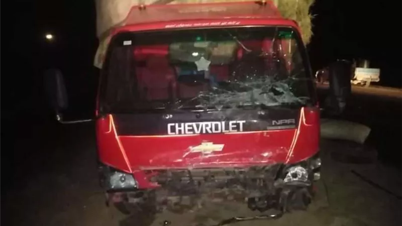 إصابة 4 أشخاص في حادث تصادم سيارات تريلا وربع نقل بالجيزة
