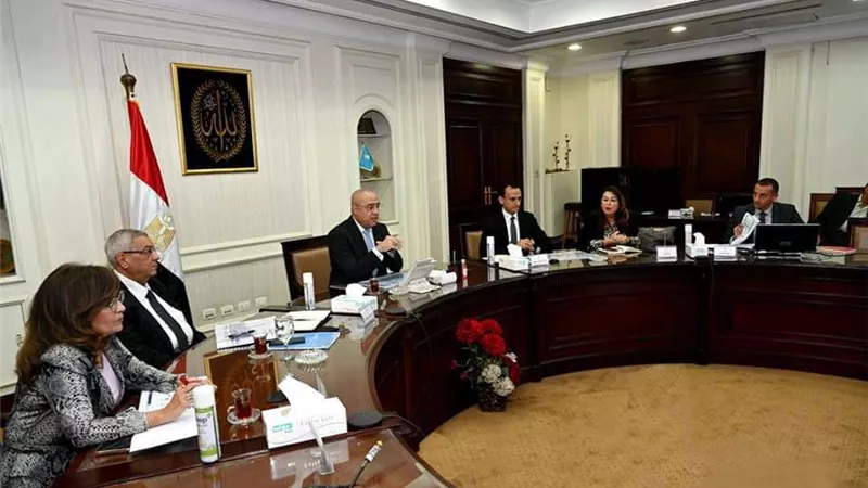 وزير الإسكان يستعرض المسودة النهائية لمشروع إعداد السياسة الحضرية الوطنية