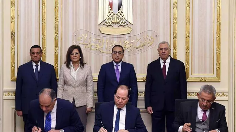 «مدبولي» يشهد توقيع عقدي اتفاق بين وزارات التنمية المحلية والزراعة والدولة للإنتاج الحربي