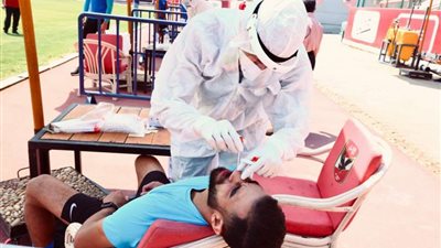 لاعبو الأهلي يخضعون لمسحة كورونا قبل مواجهة سموحة