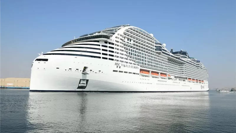 صور| أحدث سفينة سياحية بالعالم MSC WORLD EUROPA تعبر قناة السويس في رحلتها الأولى