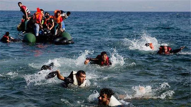 الهجرة.. نجاة 11 شخصا بينهم 7 مصريين من غرق مركب على متنه 68 شخصا خرج من تركيا