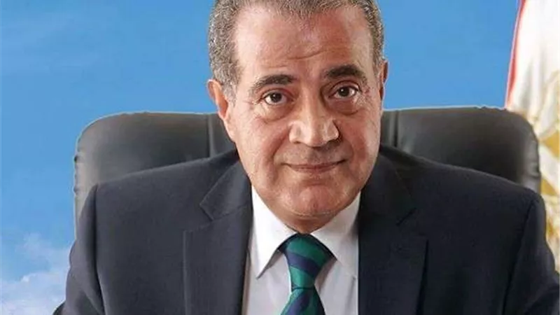 وزير التموين يقرر مد تسلم الدقيق الحر للمخابز حتى 31 ديسمبر المقبل