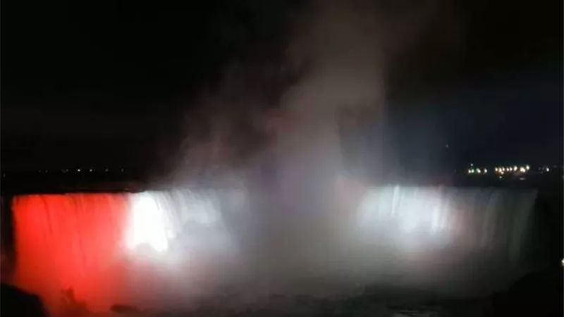 سفير مصر في كندا يكشف سر إضاءة شلالات نياجرا بالعلم المصري