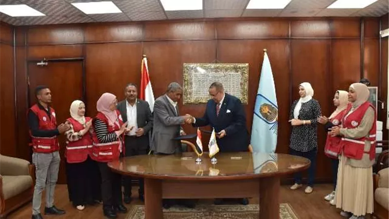 جامعة الأقصر وهيئة المجتمعات العمرانية يوقعان عقدًا لنقل أصول الـ100 فدان