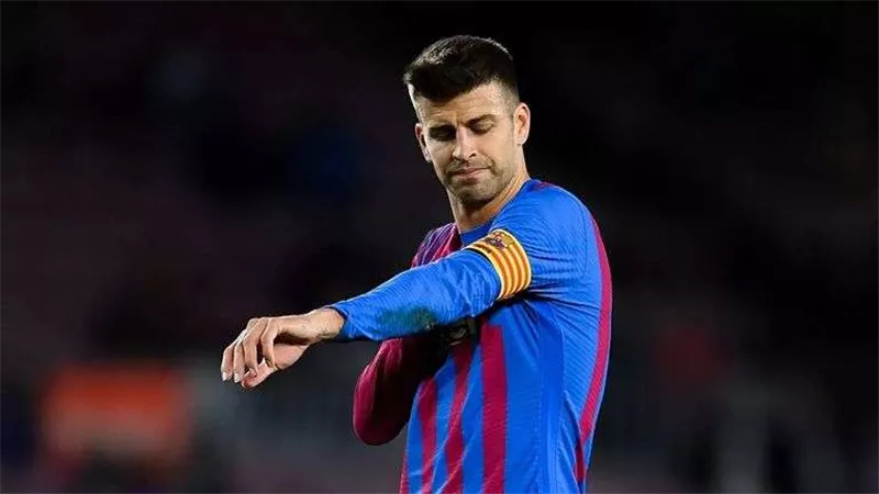 في وداع بيكيه .. تعرف على تشكيل برشلونة لمواجهة نادي ألميريا