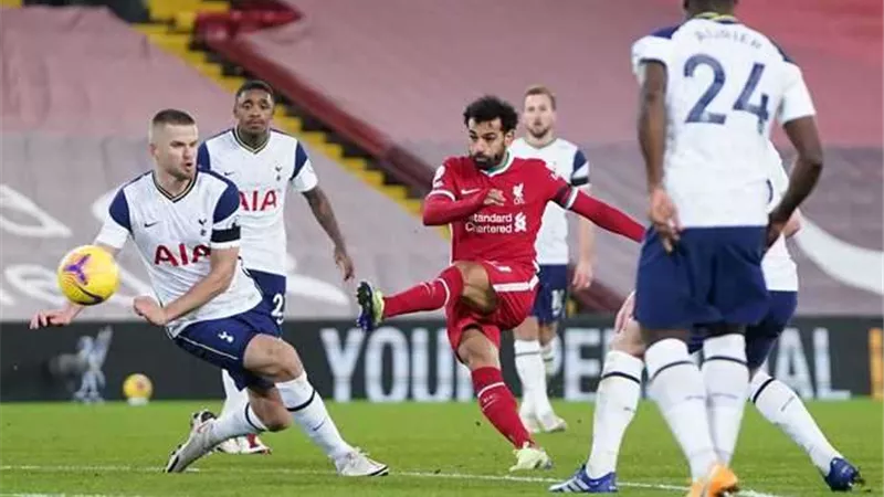 تعرف على معلق مباراة ليفربول أمام توتنهام في الدوري الإنجليزي
