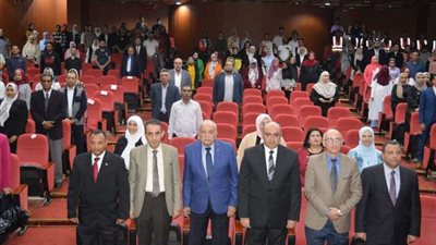 رئيس جامعة المنصورة يكرم شهداء وأبطال ملحمة البرث