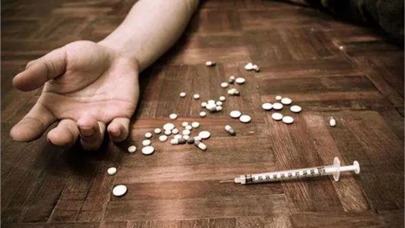 إثر لجُرعة زائدة.. وفاة شاب داخل شقته بالمعصرة