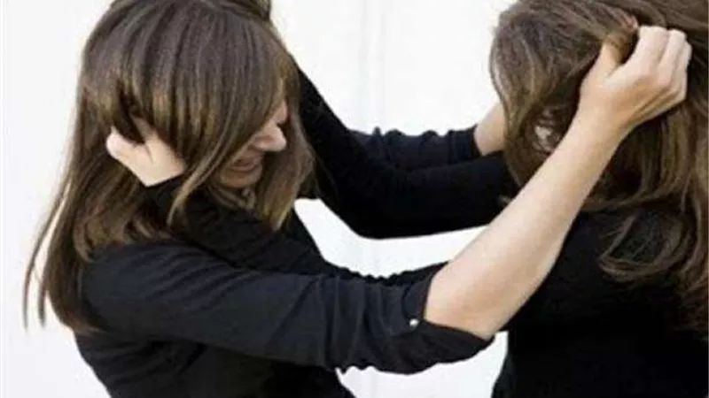 يعملوها الستات ويقعوا فيها الرجاله.. اصابة 8 أشخاص في مشاجرة عائلية بقنا