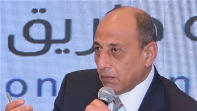 محمد عباس يكشف استراتيجية وزارة الطيران لمواجهة تداعيات التغير المناخى