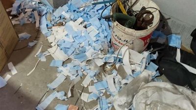 ضبط مصنع ملابس لتصنيع الكمامات بدون ترخيص بالباجور والتحفظ على 7 آلاف كمامة