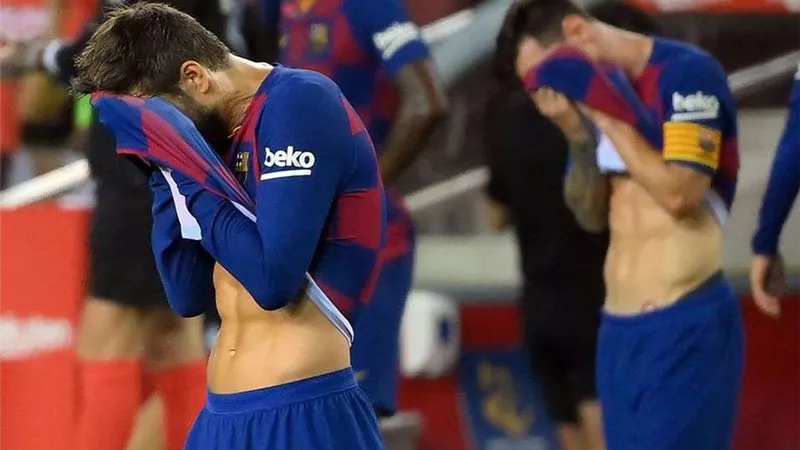 الاتحاد الأوروبي لكرة القدم يصدم برشلونة قبل مواجهة نابولي