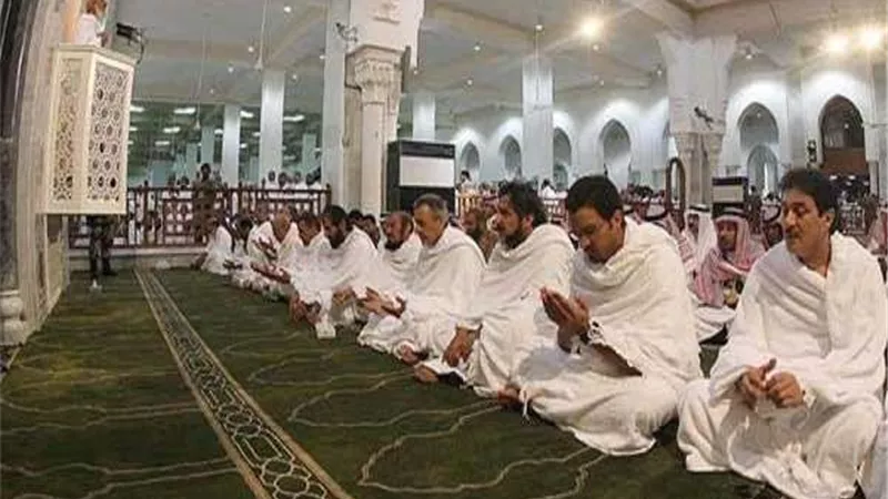 تجنبًا لكورونا.. ماذا فعل الحجاج أثناء قراءة القرآن في مسجد نمرة؟