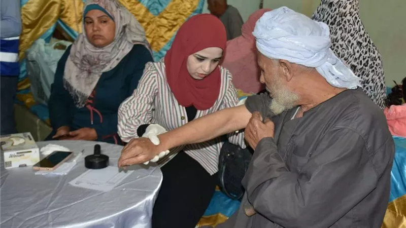 جامعة السادات الكشف وتوفير العلاج لـ 250 حاله بقرية كفر سنجلف الجديدة
