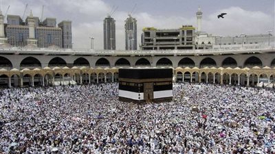 57.4 ألف لتر يوميًا لتعقيم وتطهير وتعطير المسجد الحرام
