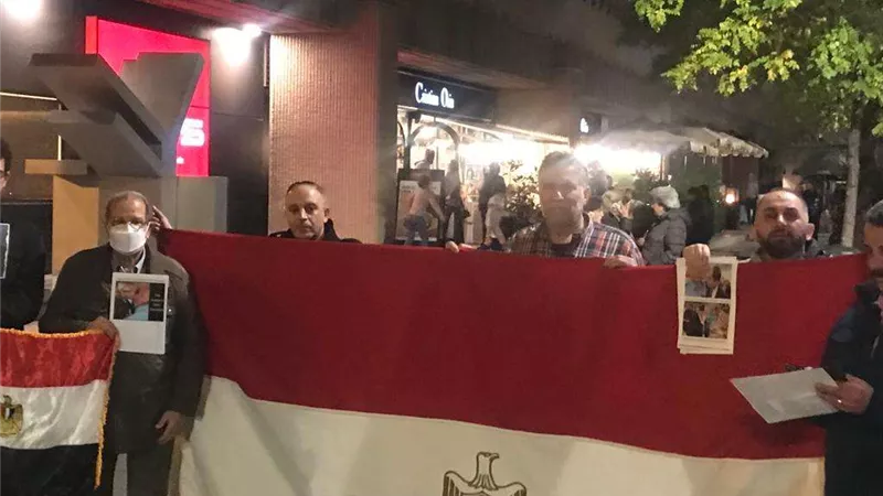 من قلب العاصمة الإسبانية مدريد.. مصريون ينظمون وقفة احتجاجية تضامنًا مع النائب عمرو درويش