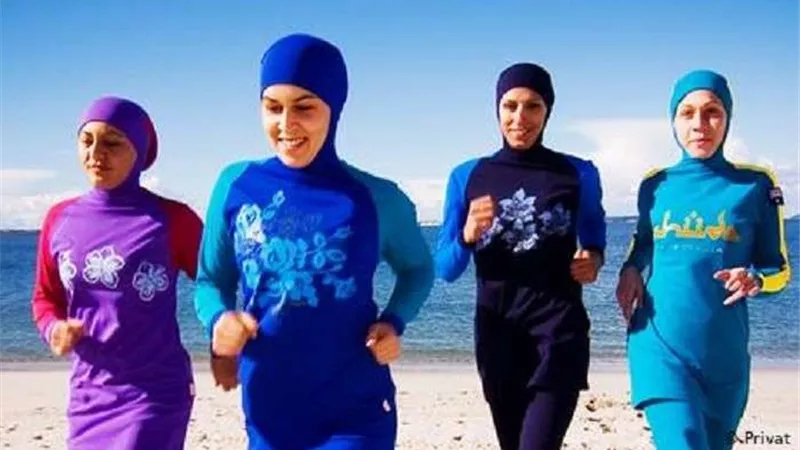عاجل.. الحكومة تحسم الجدل في منع النزول إلى حمامات السباحة بالمايوه الشرعي