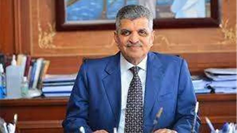 أسامة ربيع : تحويل محطات مراقبة حركة الملاحة للعمل بالطاقة الخضراء بدلا من الوقود