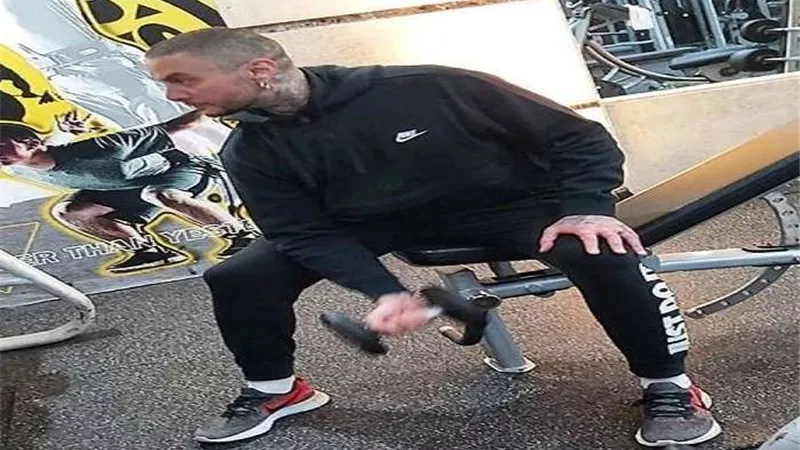 بقبلة من زوجته.. أحمد الفيشاوي يشعل السوشيال ميديا