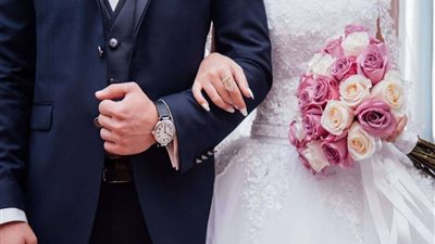 هل يجوز زواج رجل من امرأة رضعت من والدته؟.. الإفتاء تجيب