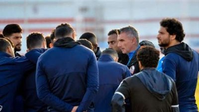 جلسة سريعة بين كارتيرون ولاعبي الزمالك تأهبًا للمصري