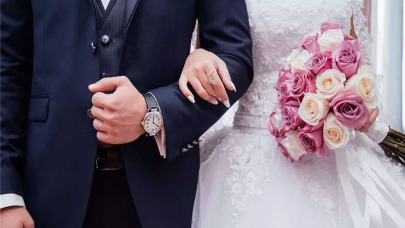 هل يجوز زواج رجل من امرأة رضعت من والدته؟.. الإفتاء تجيب