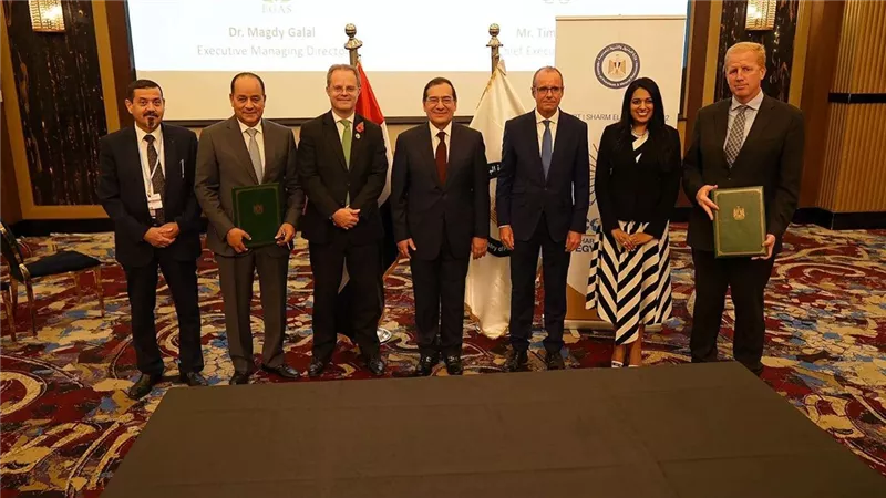 قطاع البترول يوقع 7 مذكرات تفاهم مع شركات عالمية لخفض الانبعاثات الكربونية