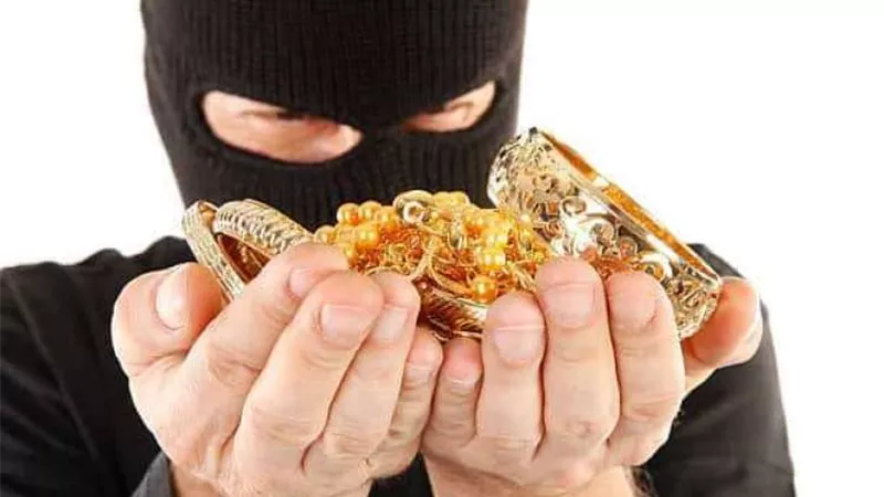مفاجآت..تفاصيل سرقة «كرتونة تاجر الذهب»