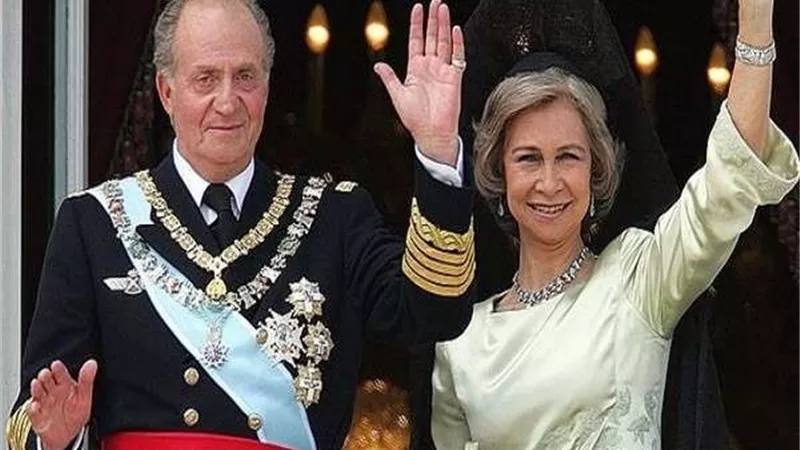 ملك إسبانيا السابق يهرب من  بلاده بعد اختلاسه 100 مليون دولار