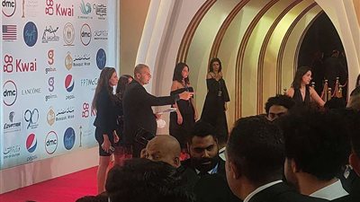 لقطات من الاستعدادات النهائية قبل انطلاق مهرجان القاهرة السينمائي الدولي