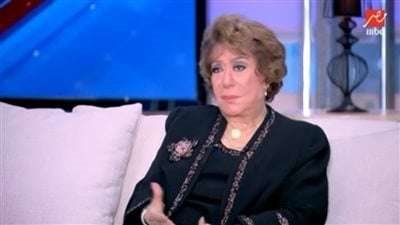 الله عليكي يا سيدة المسرح .. سميحة أيوب تدعم ياسمين عز في تصريحاتها عن الزواج