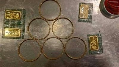 جمارك مطار القاهرة الدولي تضبط عددا من السبائك والمشغولات الذهبية