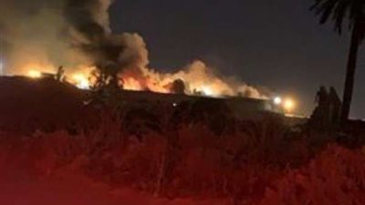 بالفيديو..  اندلاع النيران إثر حريق هائل في سوق الأعلاف بالسعودية